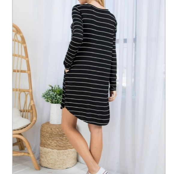 22 Long Sleeve Loose Fit Mid-Dress with Side Pocket - Picture 3 of 4